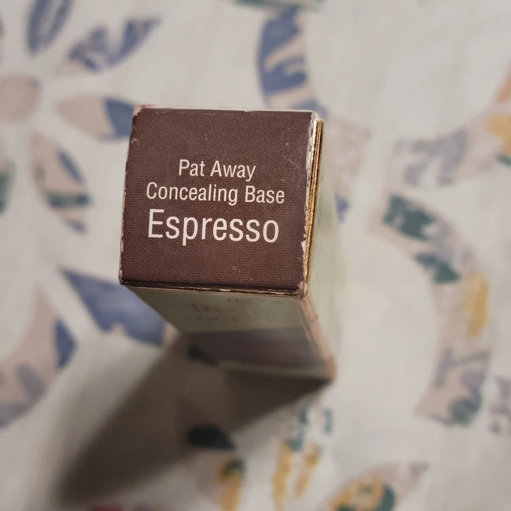 Pixi by Petra Pat away  concealing Base in Espresso